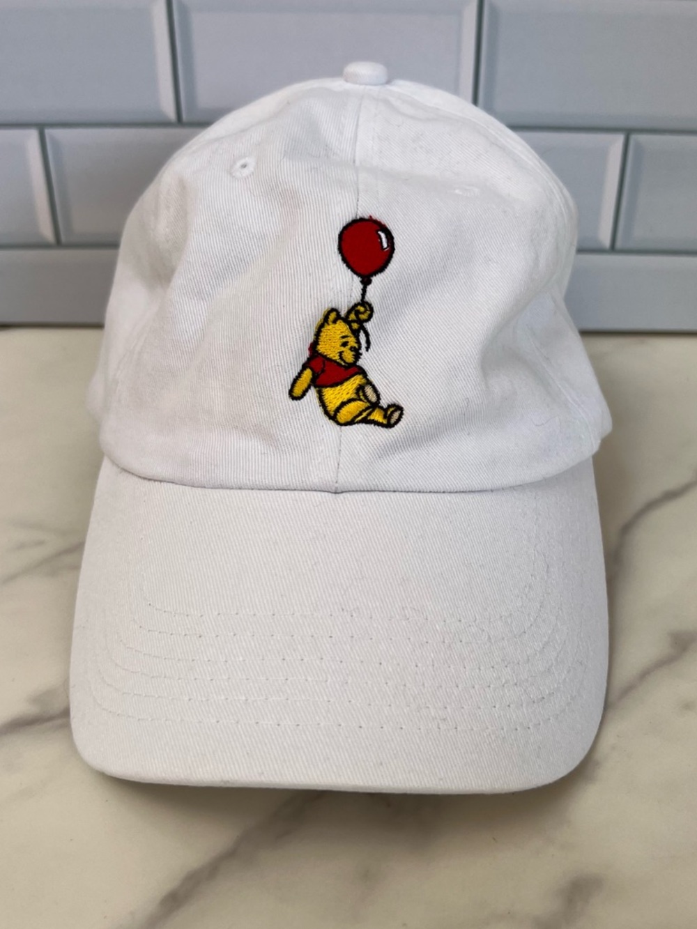 Disney White Hat Winnie the Pooh w/Balloon Adult One Size Embroidered